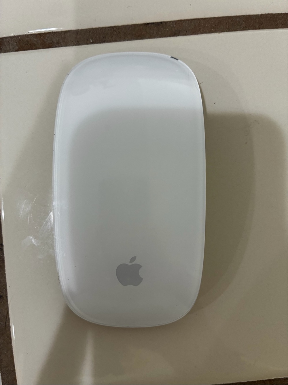 Apple White Bluetooth Magic Mouse - Sleek Multi-Touch Mouse